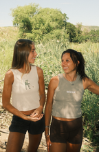 Load image into Gallery viewer, Frog Walkin' a Bee Tank- Bone