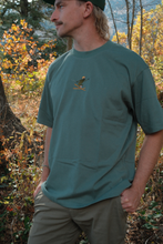 Load image into Gallery viewer, Frog Gone Skiin Tee - Green
