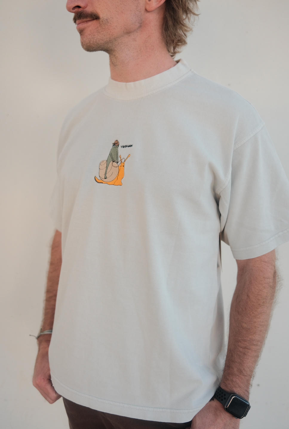 Snail Ridin’ Frog Tee, Cream